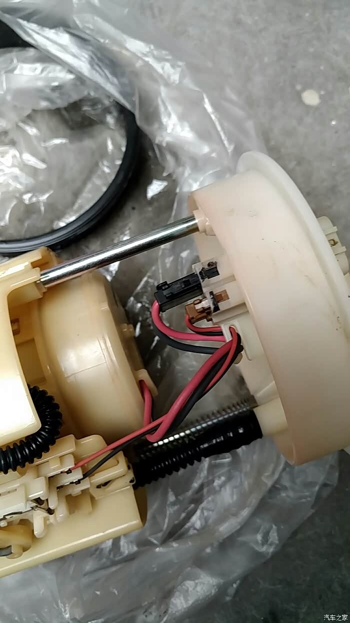 自己动手丰衣足食-艾力绅更换汽油滤清器