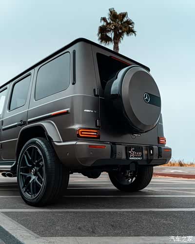 图 奔驰的大g越野车,真的非常粗犷,非常豪华.