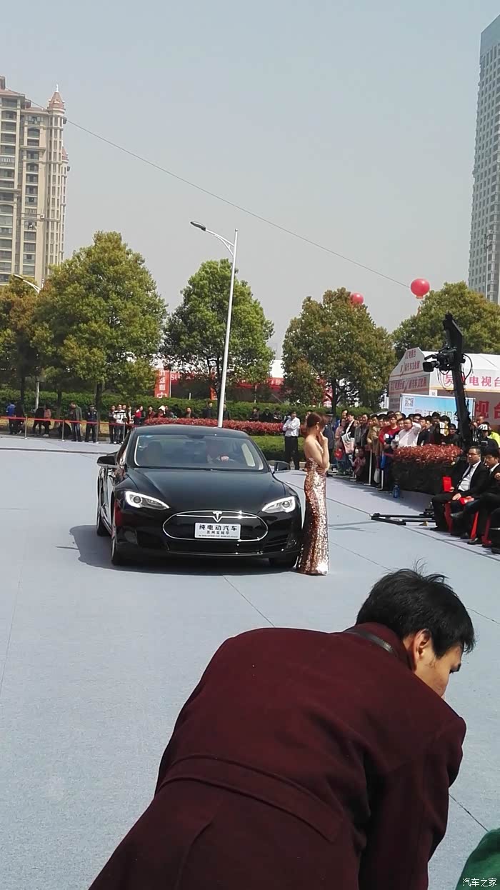 无锡长安车友会看豪车闲逛广电第九届车展开幕式