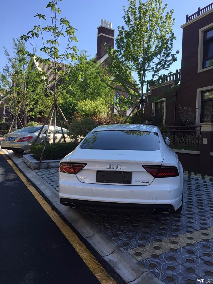 奥迪a750tfsi白色提车作业