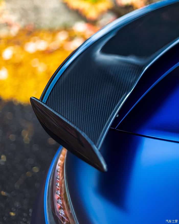 这种蓝就比较适合有"磨砂感"的漆面