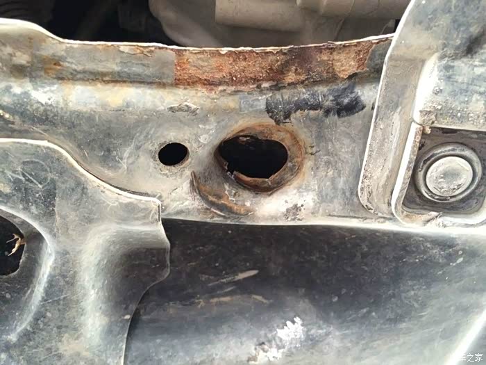 今天把发动机护板的螺丝撞掉了大家看一下