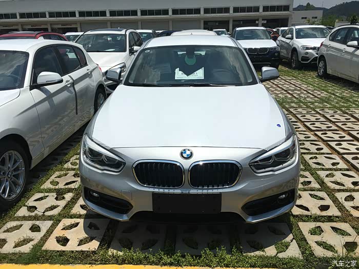 屌丝的天空bmw宝马1系120i运动设计套装冰河银