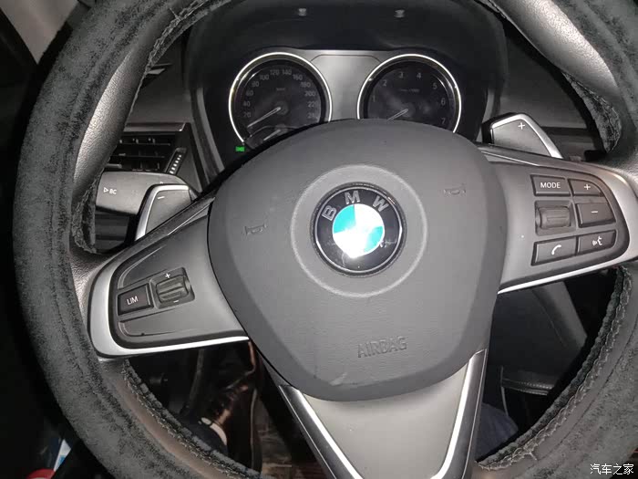 楼主的方向盘是这样的