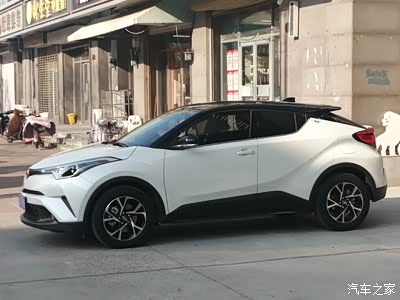 感觉这个车是奕泽的流光银加黑顶会更酷