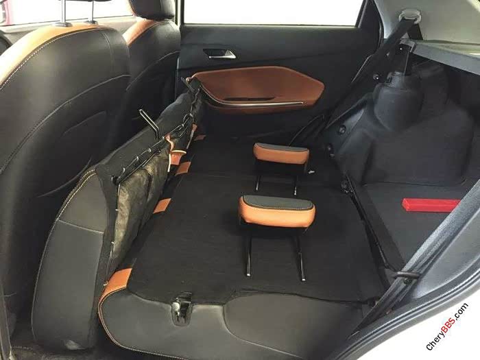 瑞虎3x的后排放倒实图