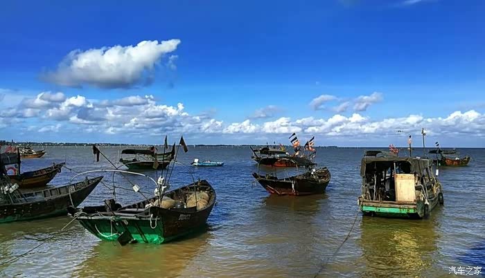 三娘湾渔村渔民小划艇,也有机动.