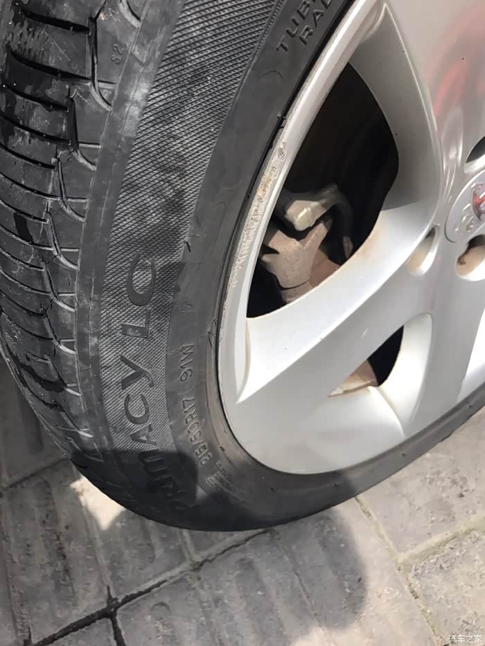 各位朋友帮忙看看这轮胎是不是该换了?