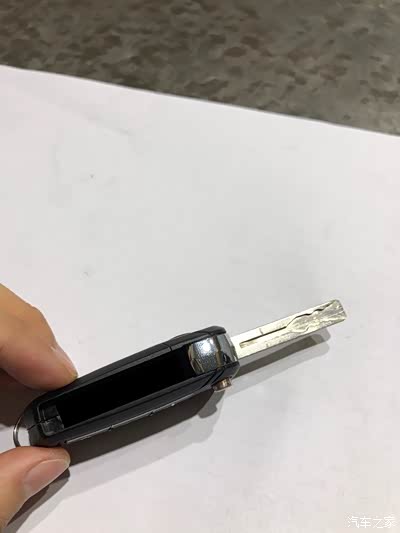 现在准备把钥匙敲开,先把钥匙打开