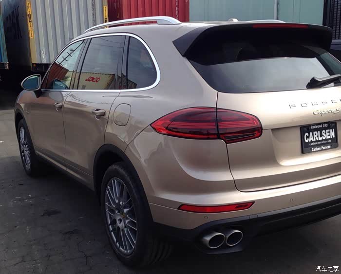 金色的卡宴s插电混动版