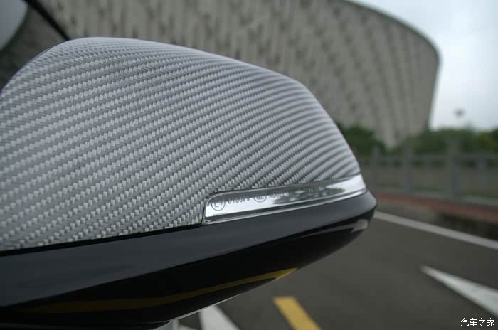 谢谢版主出银色碳纤维后视镜盖