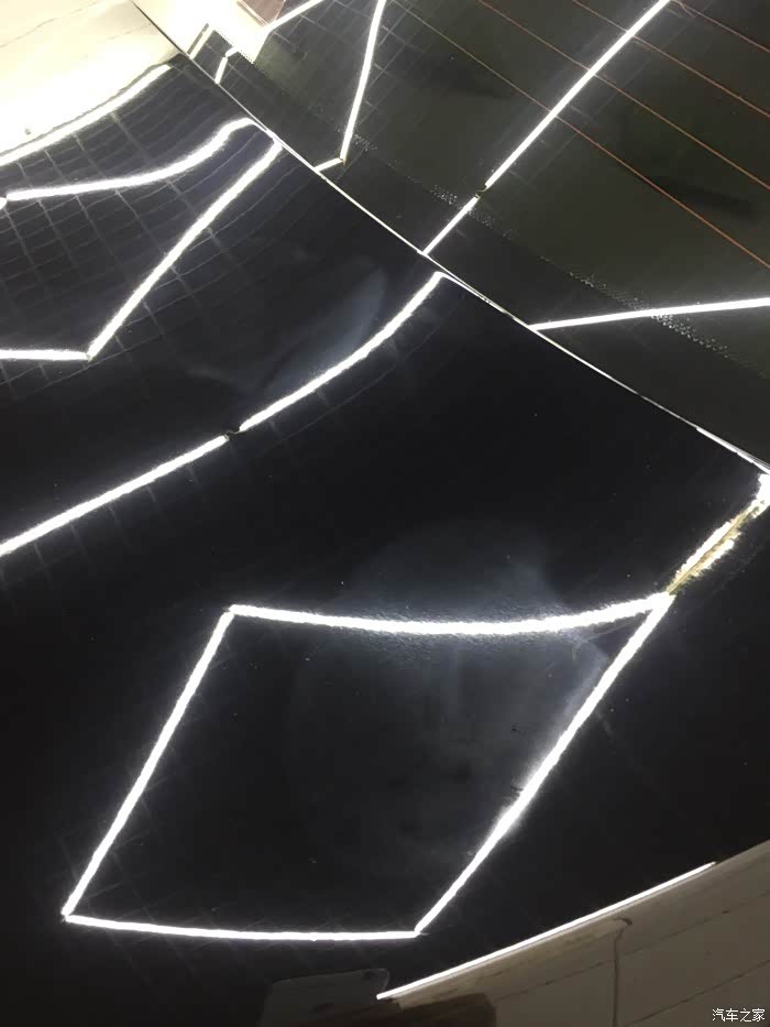 黑色车漆不好,销售告诉我黑色的都这样!可以选蓝色!挺好看的