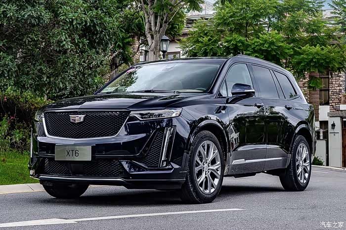 凯迪拉克xt6,内饰中控台上下双色层次感不错.