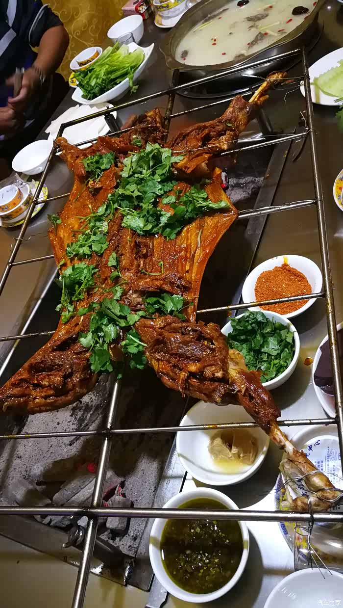 重庆长安cs家族车友会708泡泡cs55带你吃烤羊