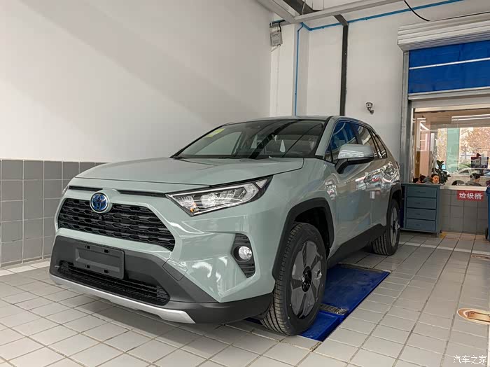 你选的荣放是什么颜色的?