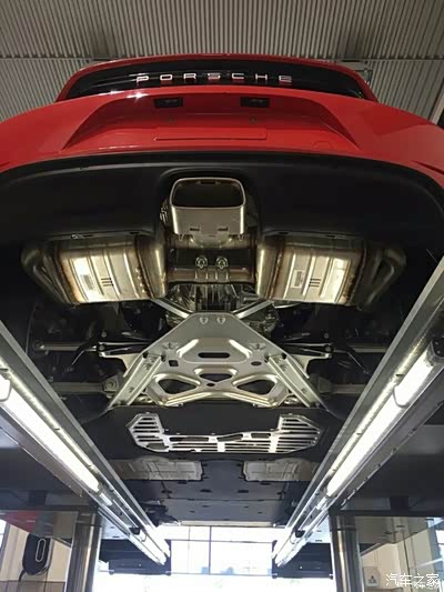 macan论坛转的图,给你们看看718的底盘.