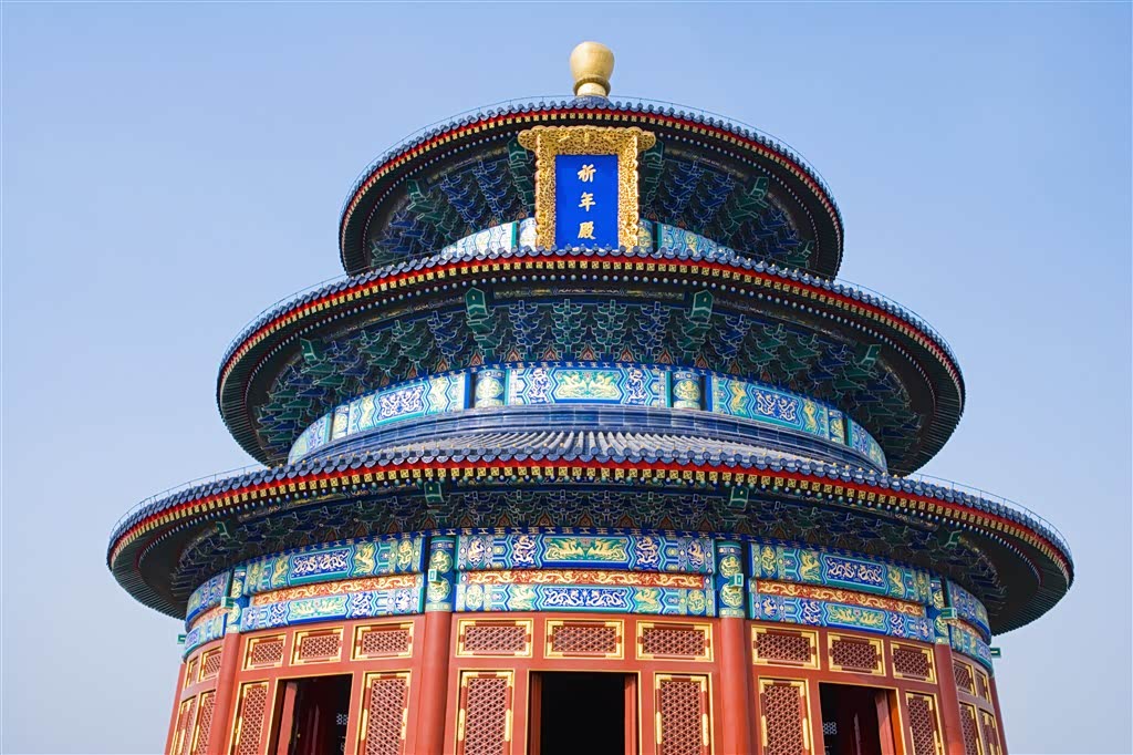 你淡然观赏着沿途风景眉眼孤寂却不知在别人的眼中自己就是