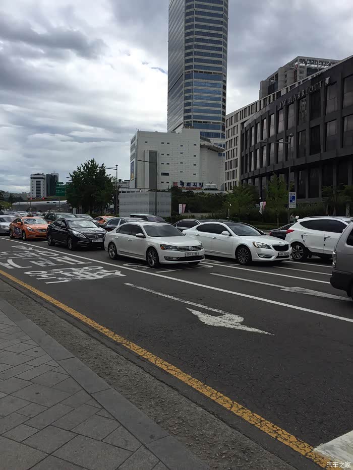 先更新首尔街头各种街拍汽车照片!