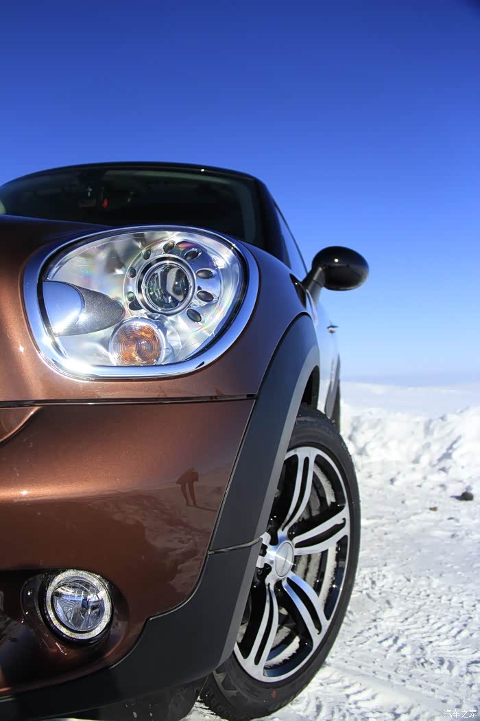 今天车子突然滴了一声显示一个三角雪花图标接着有室外温度