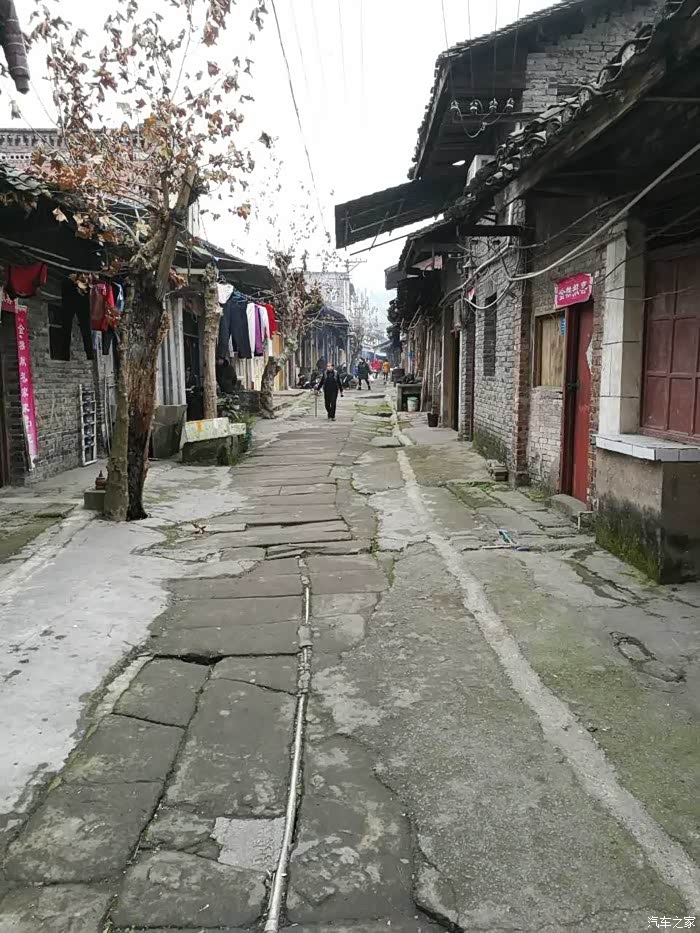 不知道不正宗草街老街,但给人很淳朴感觉