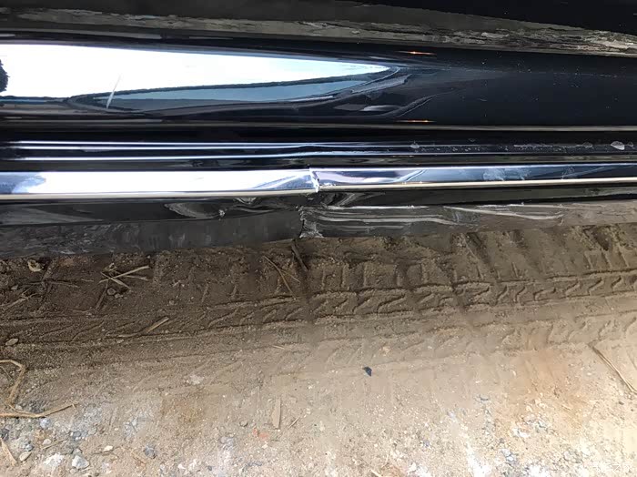 【图】这个侧裙 换一个大概多钱啊 才开了一个多月就刮石头_奥迪a6l