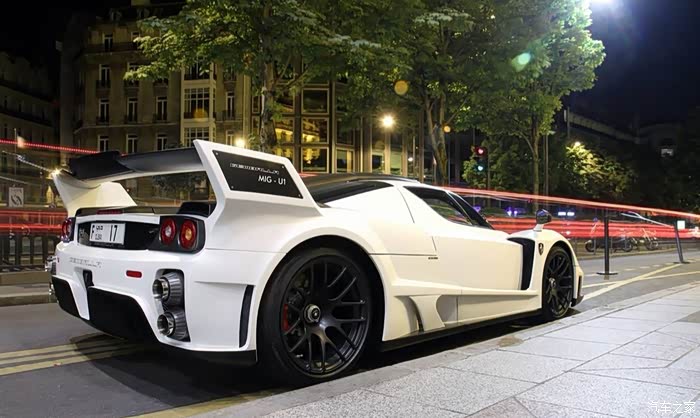 以法拉利曾经的旗舰恩佐为蓝本的gemballa,霸气时尚.