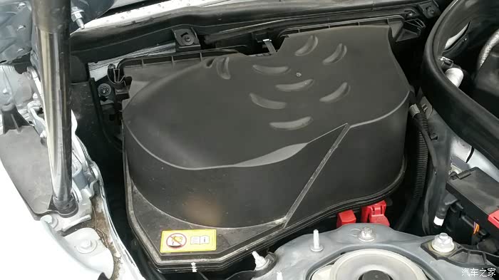 405 | 回复: 6 奔驰e级论坛 请教大侠,e260l(1.8t)发动机仓部件识别.