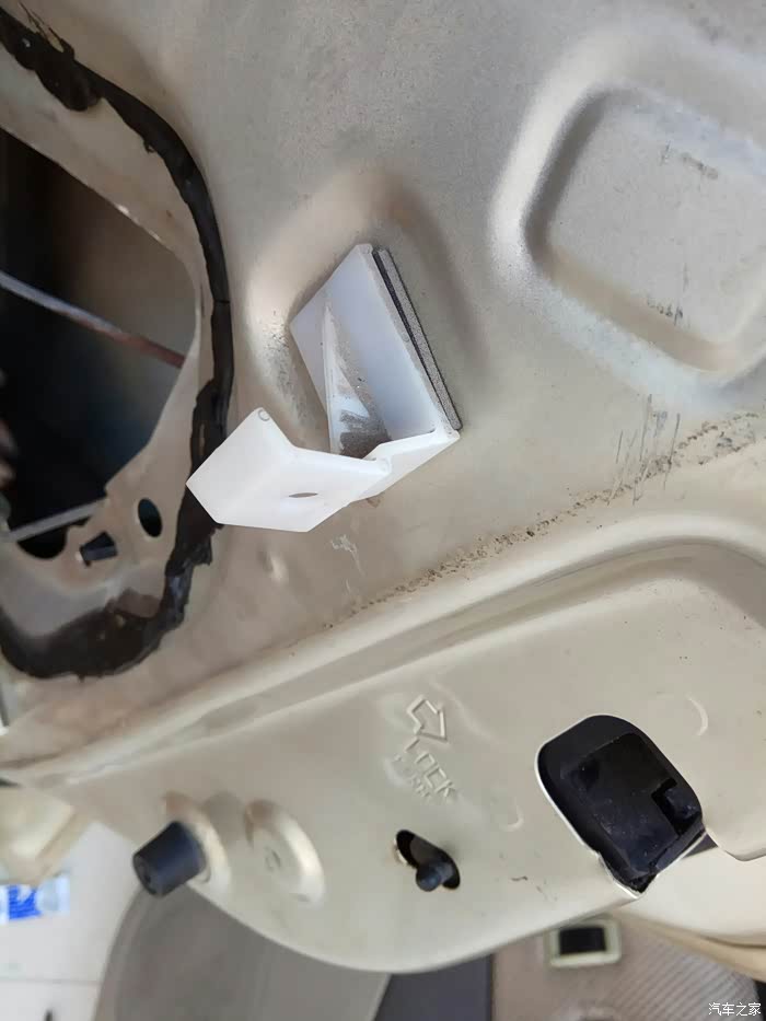 请教海南马自达323后排车门扬声器