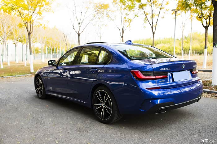 听说追你的人从这排队到了法国娇妻座驾宝马3系330lixdrive