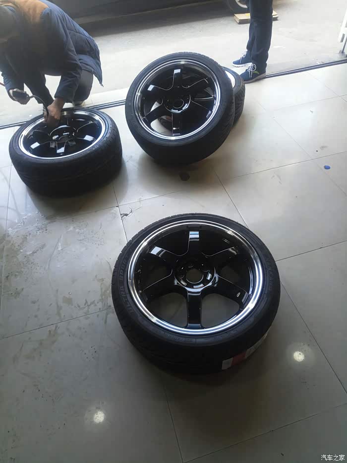 准备上19寸,故出18寸雅泛迪款te37
