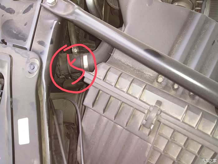 为了查看五系发动机进气口位置打开机舱附图对么