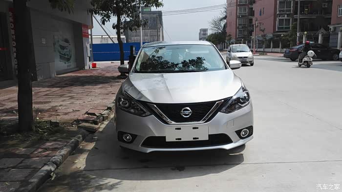 新轩逸月光银颜色图片有吗