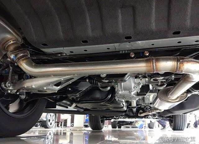 从底盘看最低处在排气管不在前保险杠.