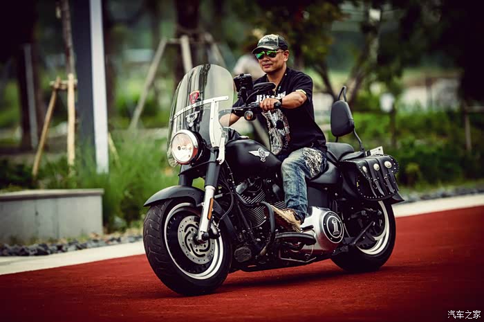 志合重机热爱机车的男人