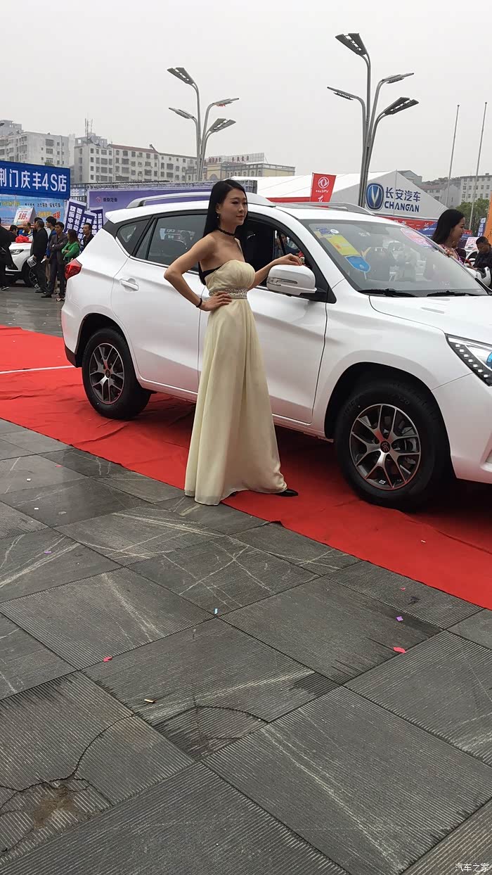 赏车赏美女荆门生态运动公园车展