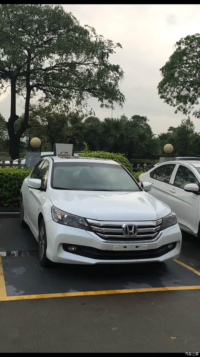 正面图白色还大部吧!珍珠油漆还好!