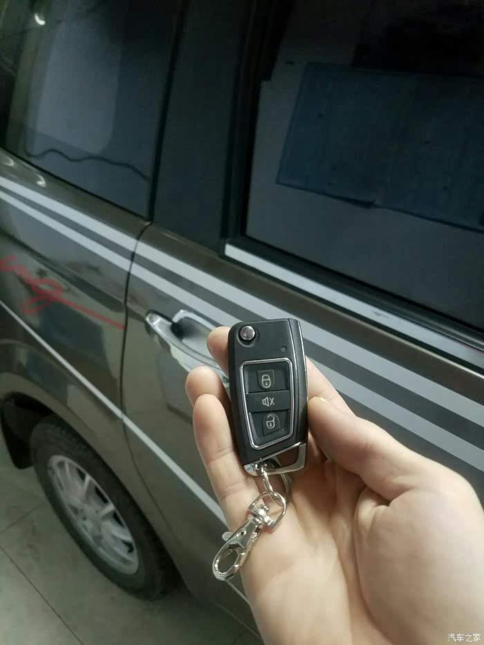 加装铁将军汽车自动落锁防盗器