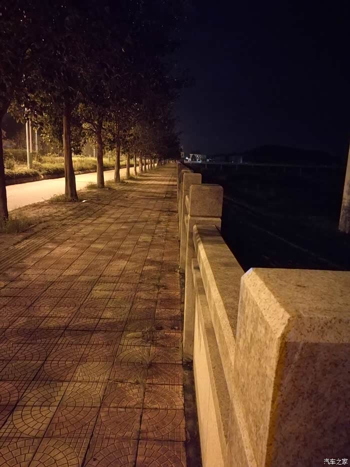 没有什么能够阻挡一个无聊夜晚的暴走