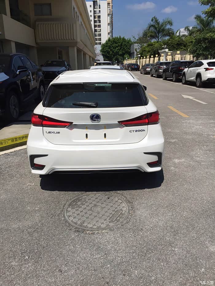 南宁新款ct200h到店,全区第一辆.