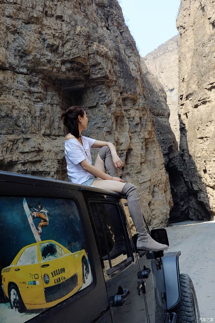 11视野幽州峡谷女生开牧马人穿越幽州峡谷一线天黄草梁