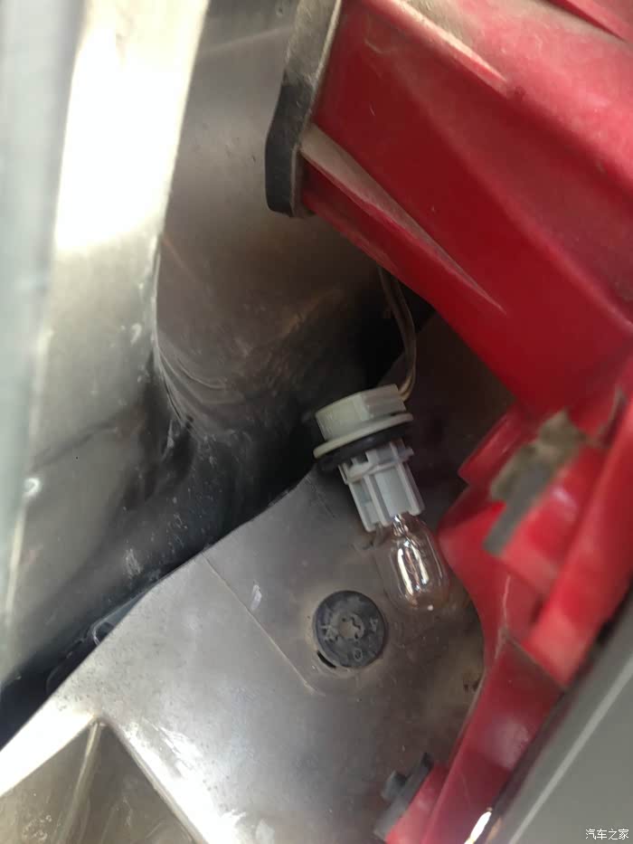 【图】自己动手更换倒车灯!_迈腾论坛_汽车之家论坛