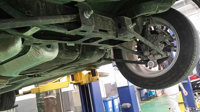 悄悄拍张新英朗后悬挂,跟凯越差不多!