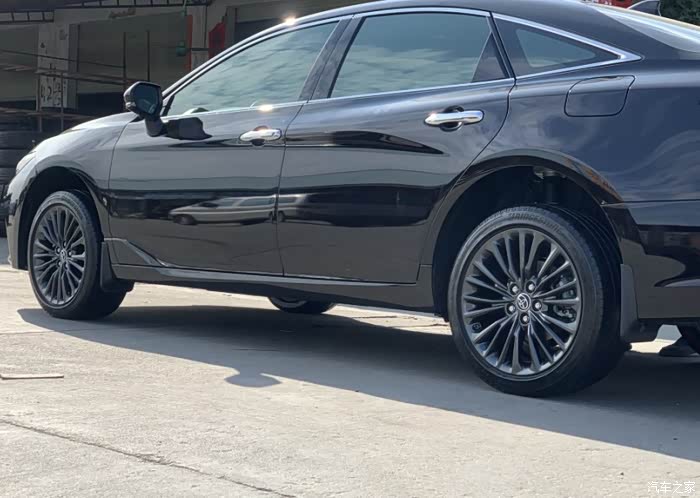 7代凯美瑞黑武士改装