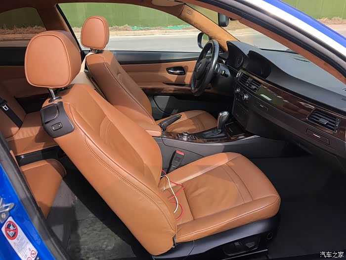 宝马e92 330i 10款 后驱马鞍棕内饰