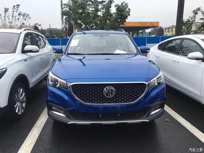 蓝色帅气名爵zs行驶2000公里