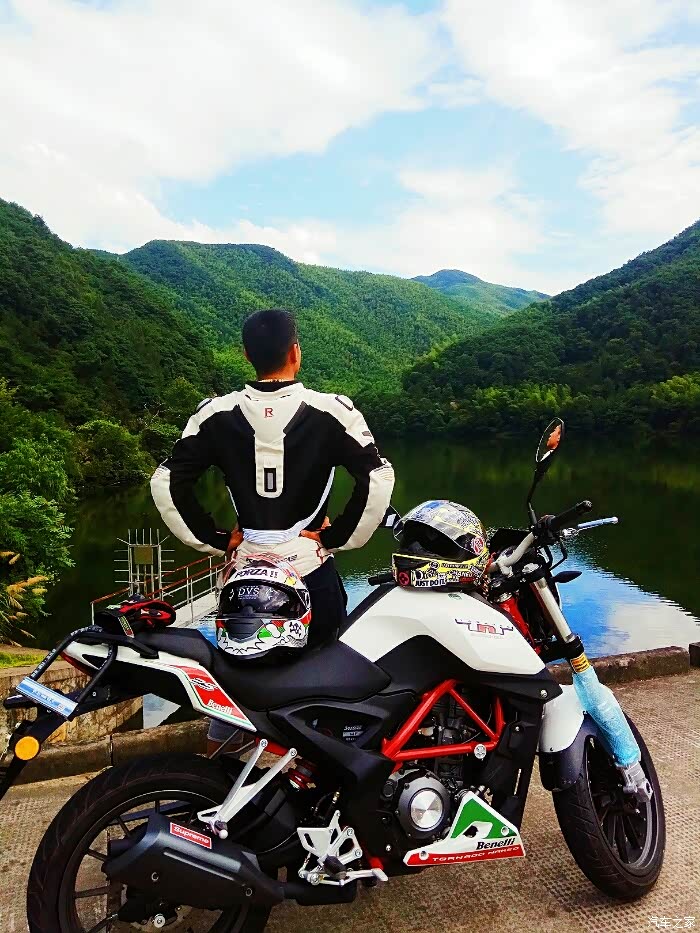 贝纳利小黄龙250(骑感)