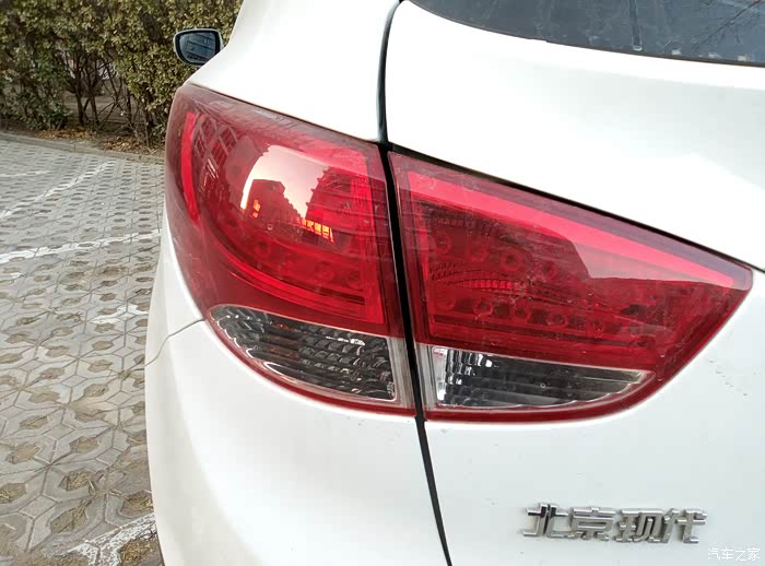 尾灯很精致,耐看