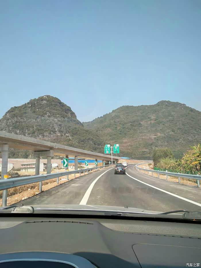 三柳高速,除了隧道,就是桥梁了.