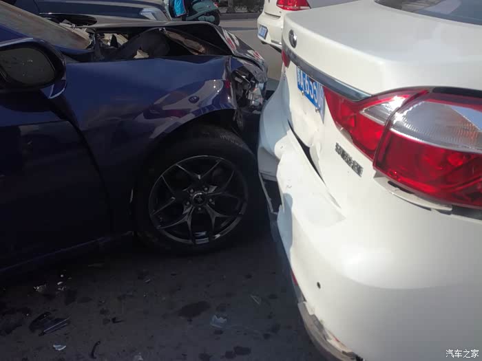 【图】车被撞了_起亚k3/k3s论坛_汽车之家论坛