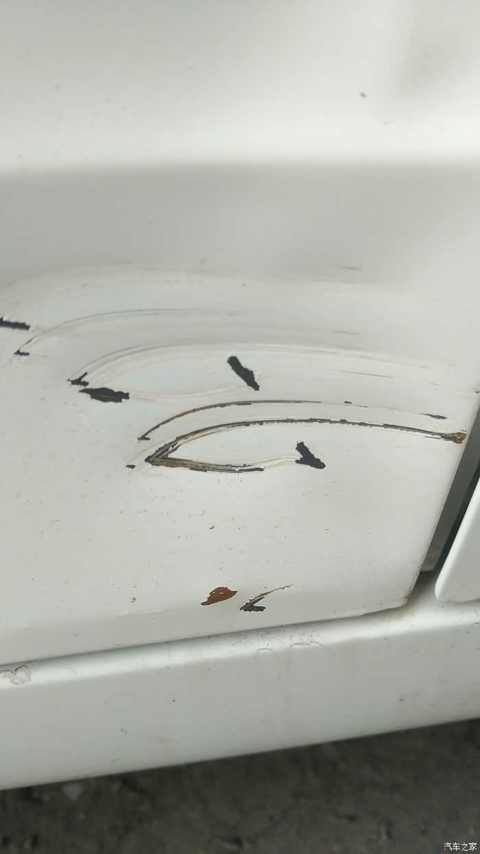 翼子版变形掉漆是钣金合适还是换掉